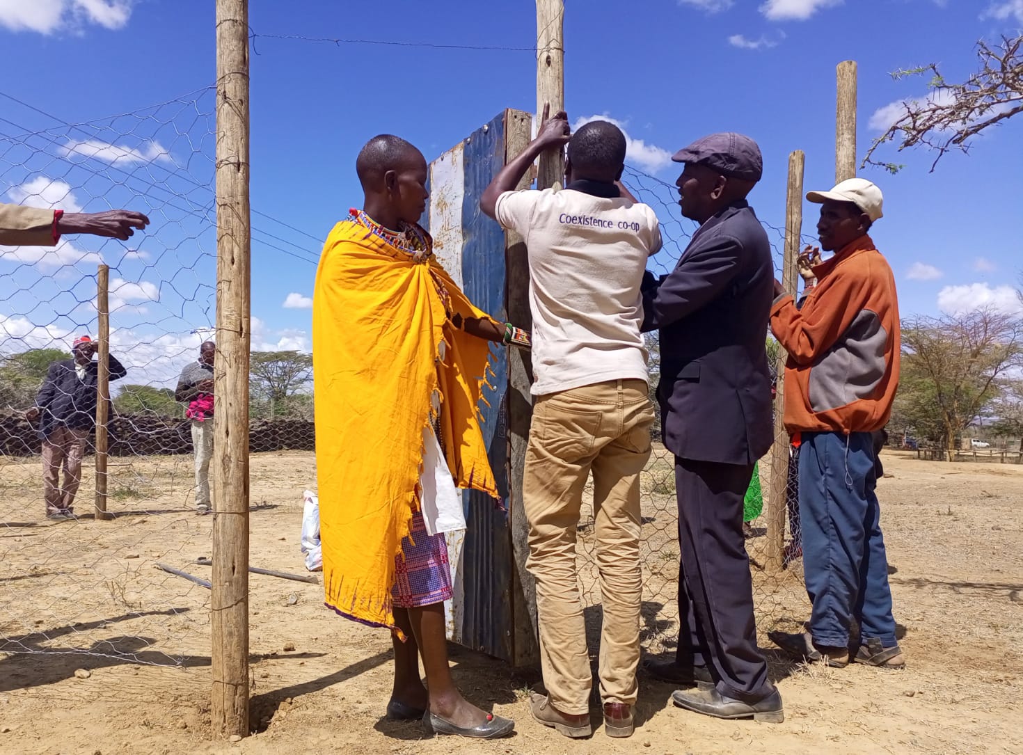 Trainees learn to construct a predator-proof boma